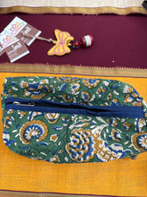 Load image into Gallery viewer, Make up bags
